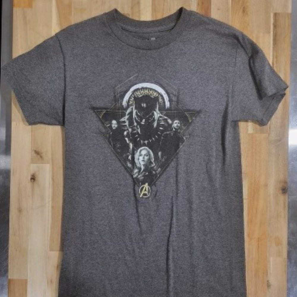 MARVEL Avengers Infinity War Movie T Shirt MARVEL Comics Size SMALL